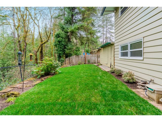 916 CUMBERLAND Rd, Lake Oswego, OR 97034