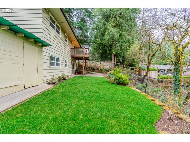 916 CUMBERLAND Rd, Lake Oswego, OR 97034