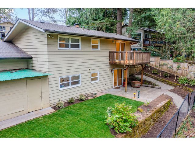 916 CUMBERLAND Rd, Lake Oswego, OR 97034