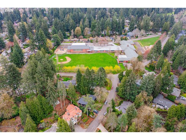 916 CUMBERLAND Rd, Lake Oswego, OR 97034