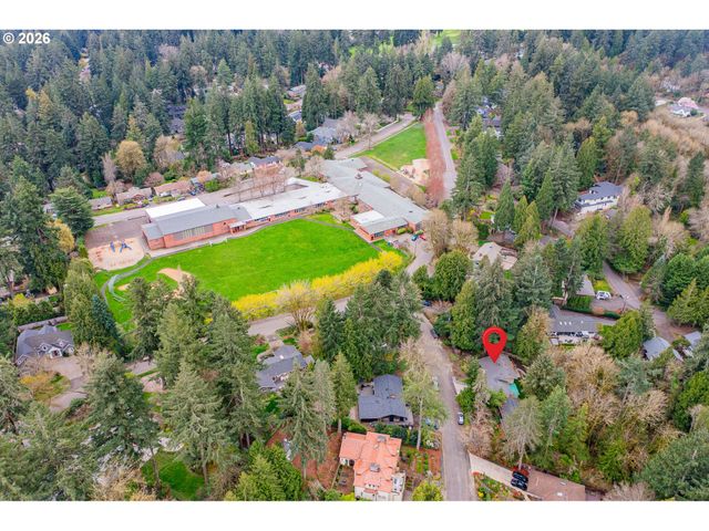 916 CUMBERLAND Rd, Lake Oswego, OR 97034