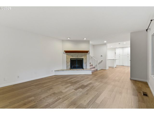 916 CUMBERLAND Rd, Lake Oswego, OR 97034