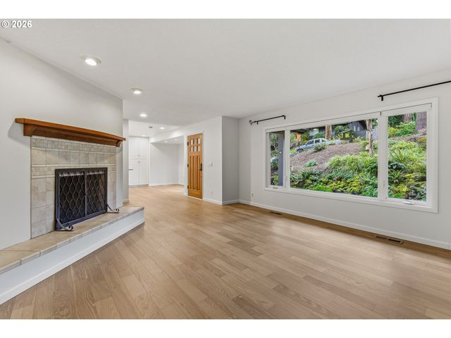 916 CUMBERLAND Rd, Lake Oswego, OR 97034