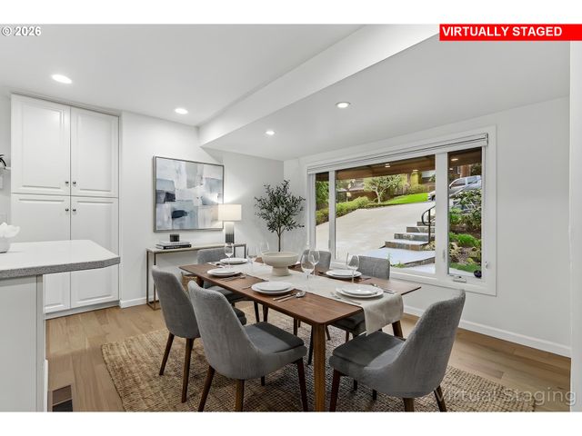 916 CUMBERLAND Rd, Lake Oswego, OR 97034