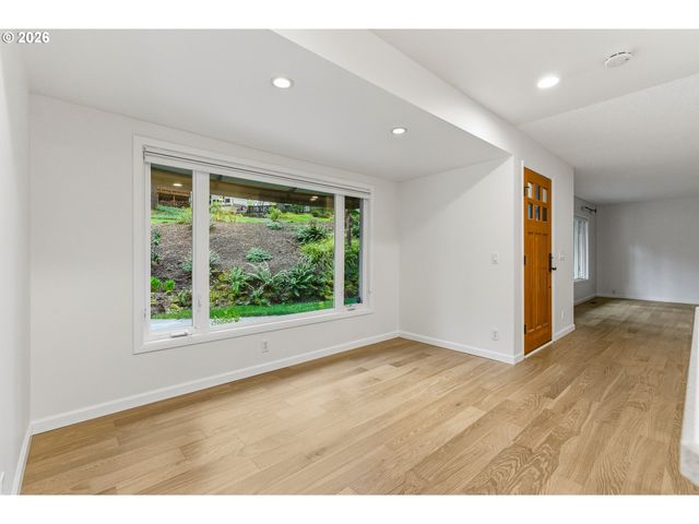 916 CUMBERLAND Rd, Lake Oswego, OR 97034