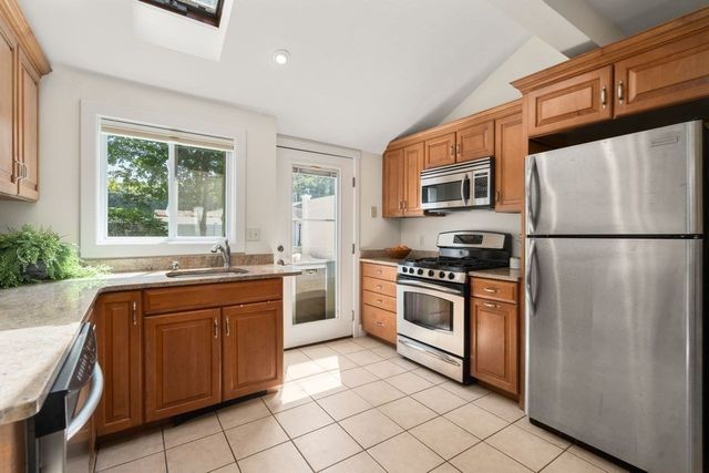 12 Oconnell Ave 12, Quincy, MA 02169
