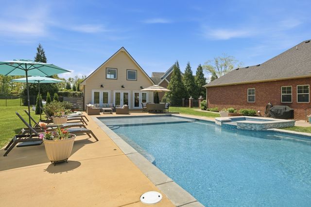211 Fox Den Way, Murfreesboro, TN 37130