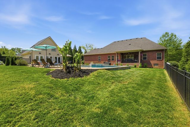 211 Fox Den Way, Murfreesboro, TN 37130
