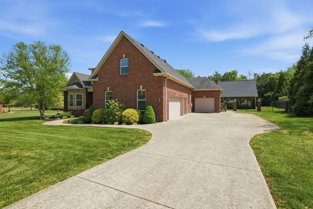 211 Fox Den Way, Murfreesboro, TN 37130