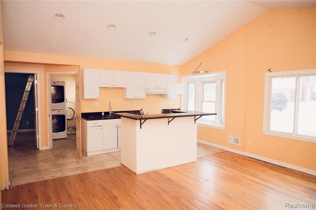 1733 Westwood Drive, Troy, MI 48083