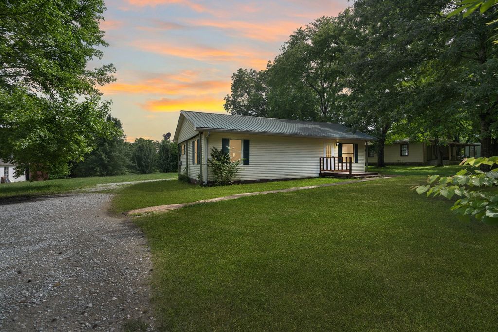 284 Watts Rd, New Johnsonville, TN 37134