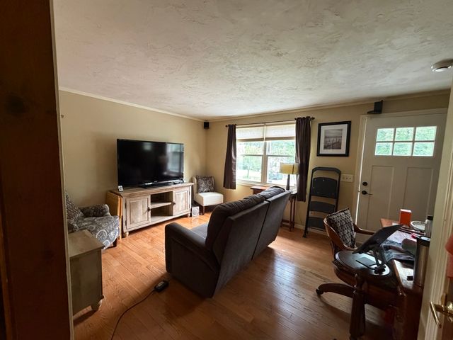193 Svenson Ave, Worcester, MA 01607