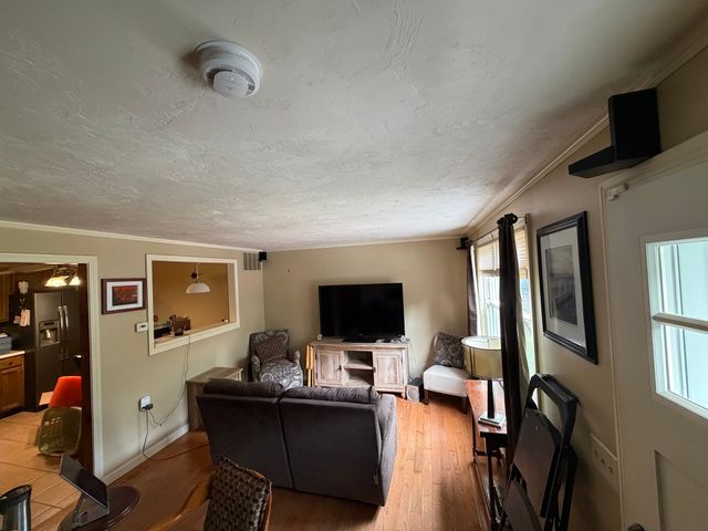 193 Svenson Ave, Worcester, MA 01607