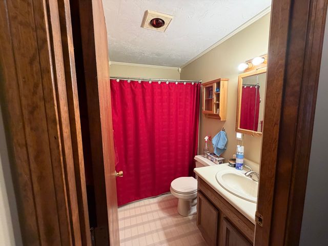 193 Svenson Ave, Worcester, MA 01607