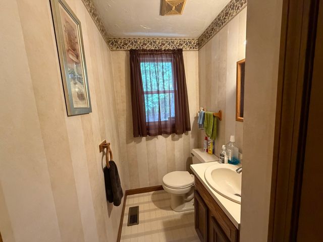 193 Svenson Ave, Worcester, MA 01607