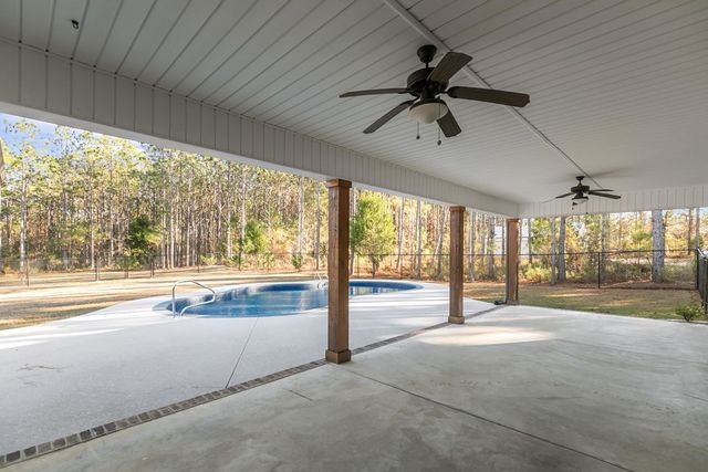 1382 Glen Lawrence Road, Cowarts, AL 36321