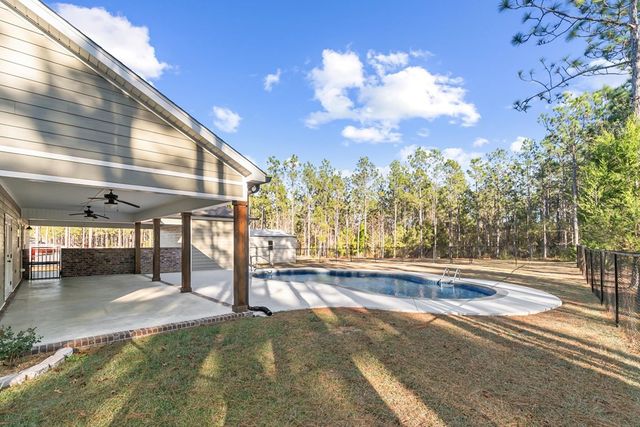 1382 Glen Lawrence Road, Cowarts, AL 36321