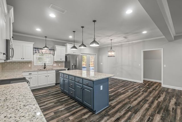 1382 Glen Lawrence Road, Cowarts, AL 36321