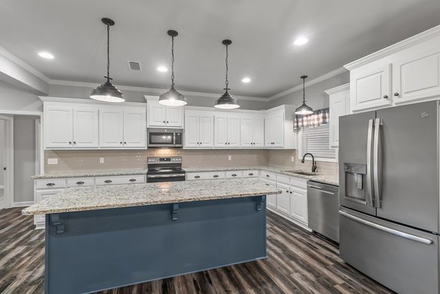 1382 Glen Lawrence Road, Cowarts, AL 36321