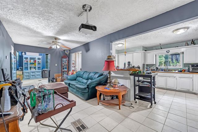 203 Lazy Hollow Lane, Livingston, TX 77351