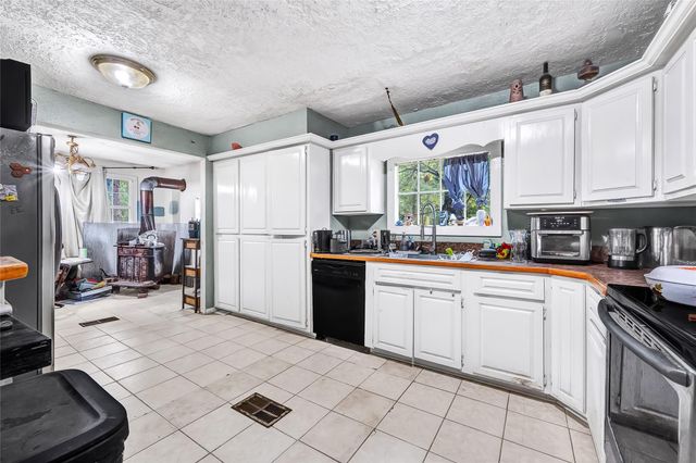 203 Lazy Hollow Lane, Livingston, TX 77351
