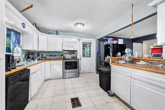 203 Lazy Hollow Lane, Livingston, TX 77351
