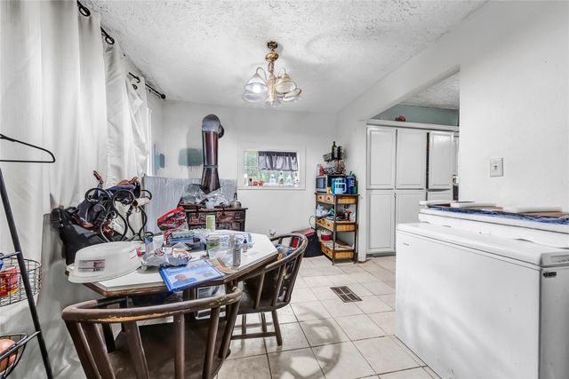 203 Lazy Hollow Lane, Livingston, TX 77351