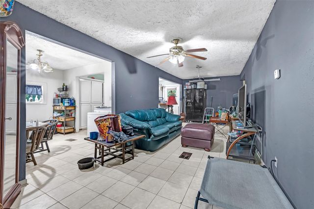 203 Lazy Hollow Lane, Livingston, TX 77351