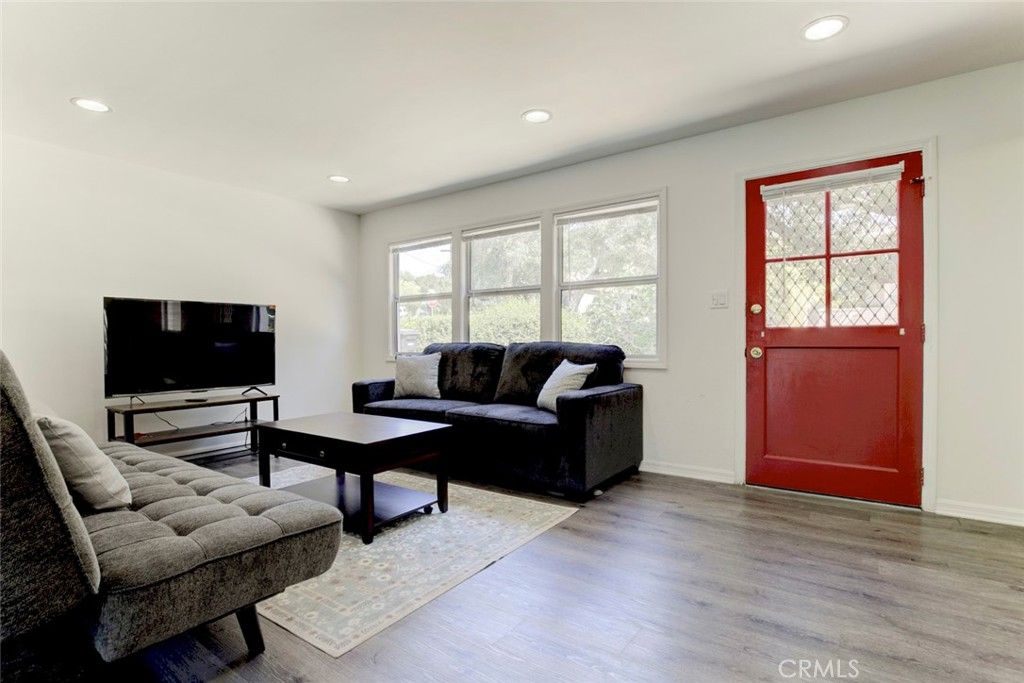 Image 10 of property listing at 3352 Montrose, La Crescenta, CA 91214
