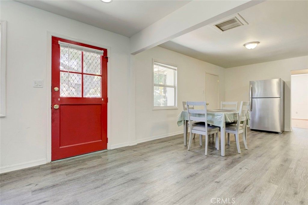 Image 15 of property listing at 3352 Montrose, La Crescenta, CA 91214