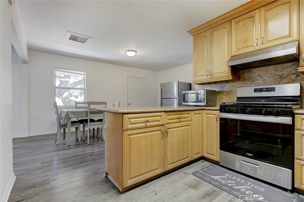 Image 20 of property listing at 3352 Montrose, La Crescenta, CA 91214