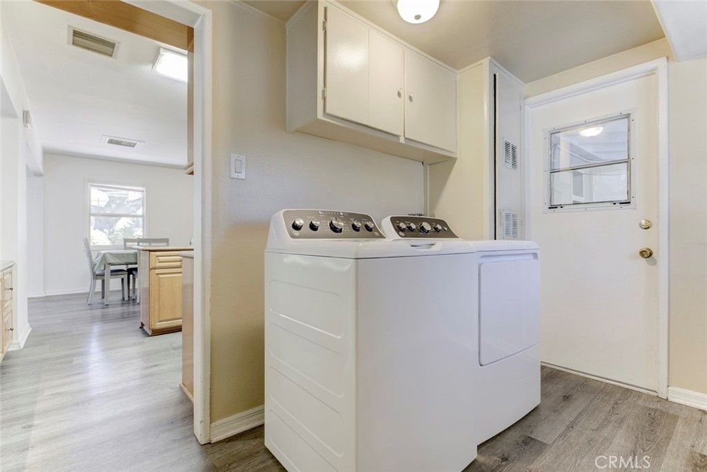 Image 22 of property listing at 3352 Montrose, La Crescenta, CA 91214