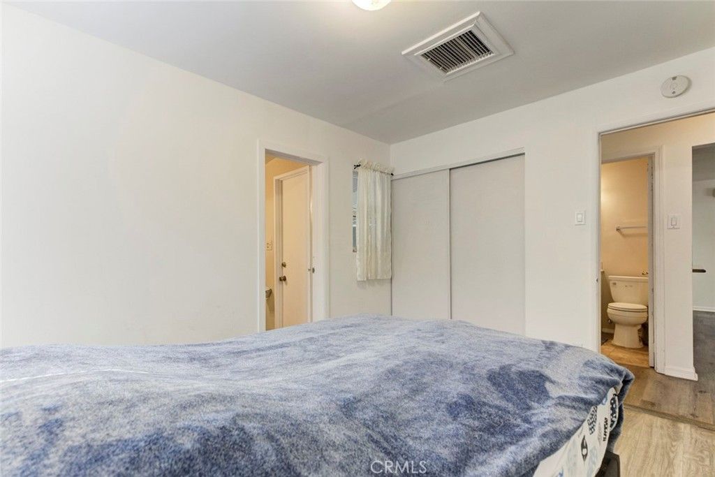 Image 27 of property listing at 3352 Montrose, La Crescenta, CA 91214