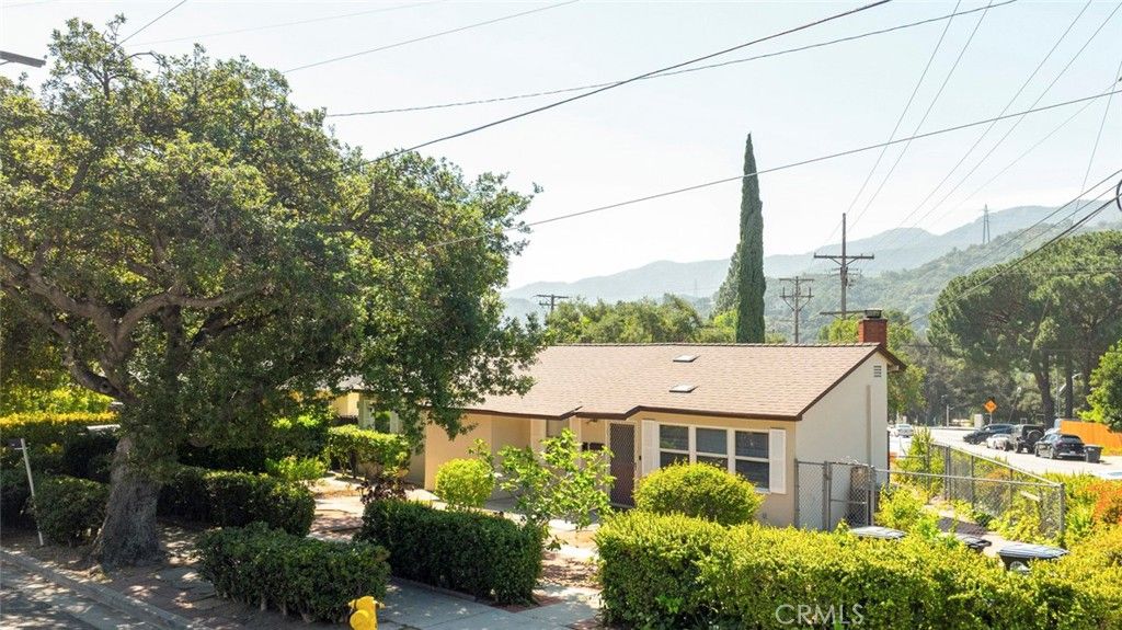 Image 3 of property listing at 3352 Montrose, La Crescenta, CA 91214