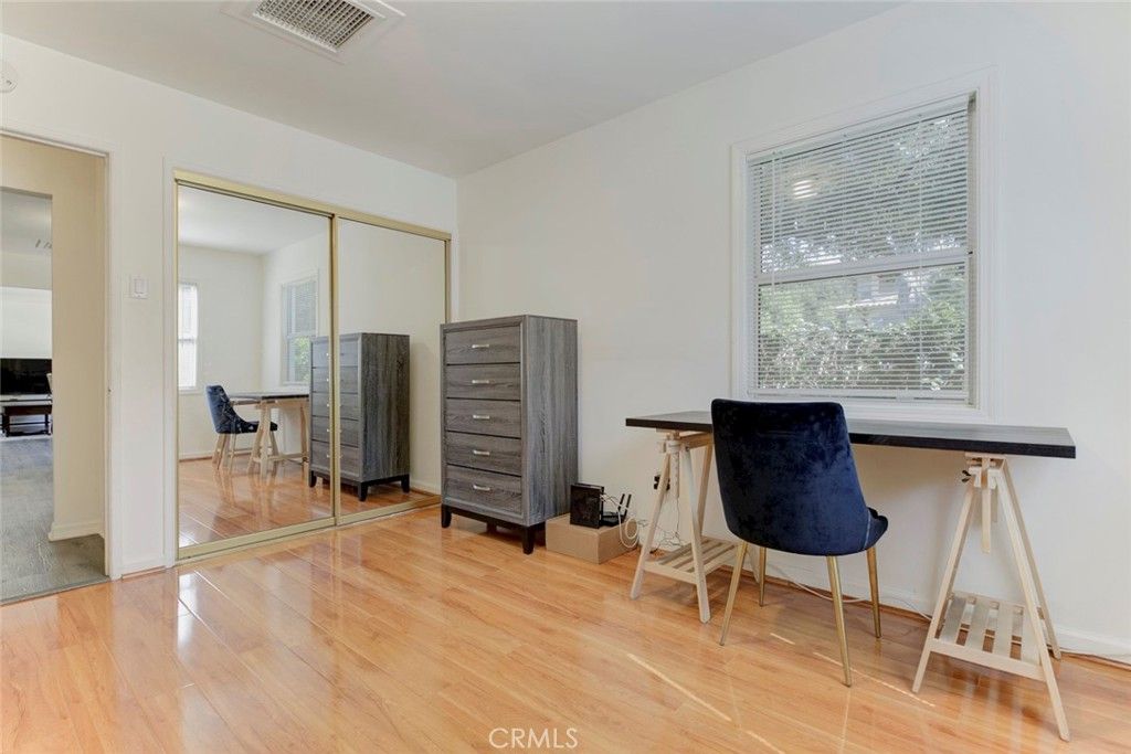 Image 32 of property listing at 3352 Montrose, La Crescenta, CA 91214