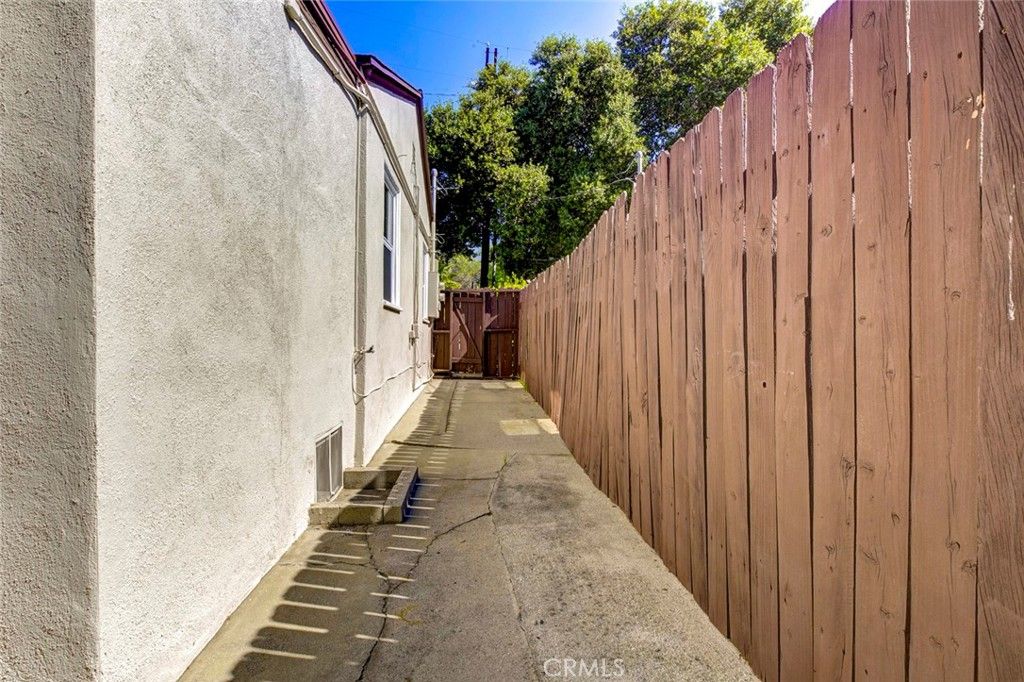 Image 33 of property listing at 3352 Montrose, La Crescenta, CA 91214