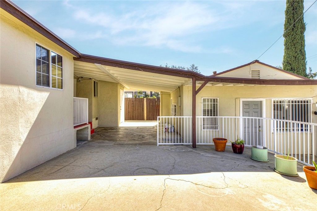 Image 36 of property listing at 3352 Montrose, La Crescenta, CA 91214