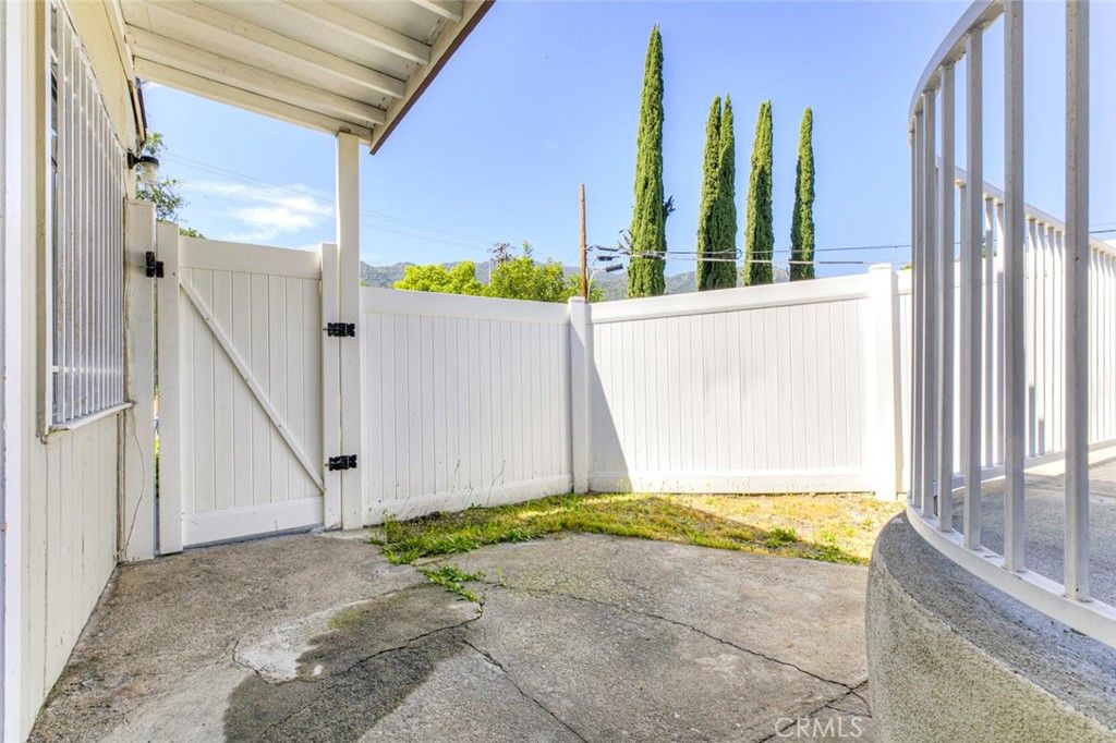 Image 40 of property listing at 3352 Montrose, La Crescenta, CA 91214