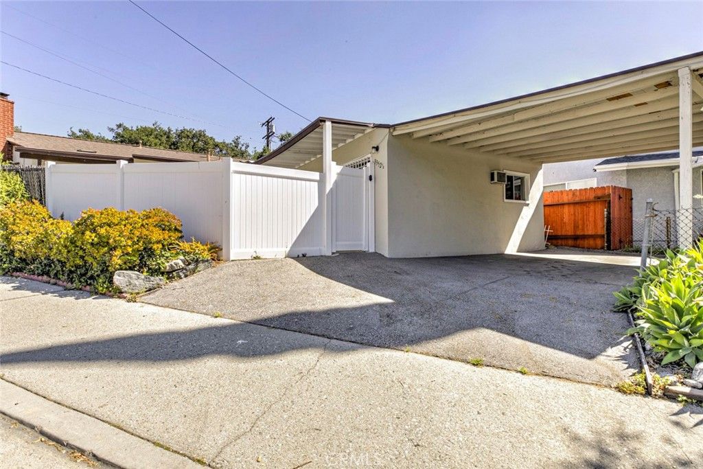 Image 42 of property listing at 3352 Montrose, La Crescenta, CA 91214