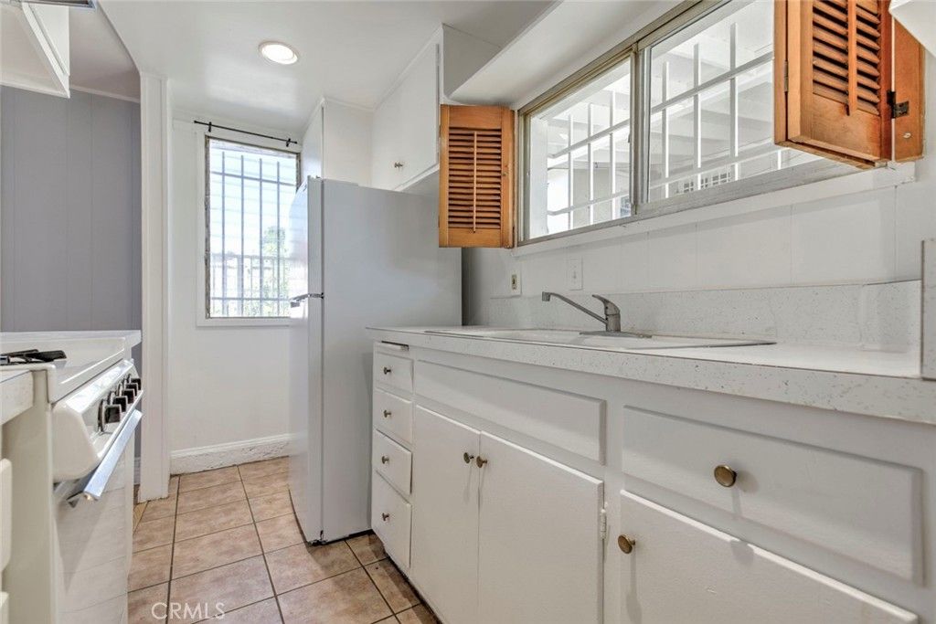 Image 51 of property listing at 3352 Montrose, La Crescenta, CA 91214