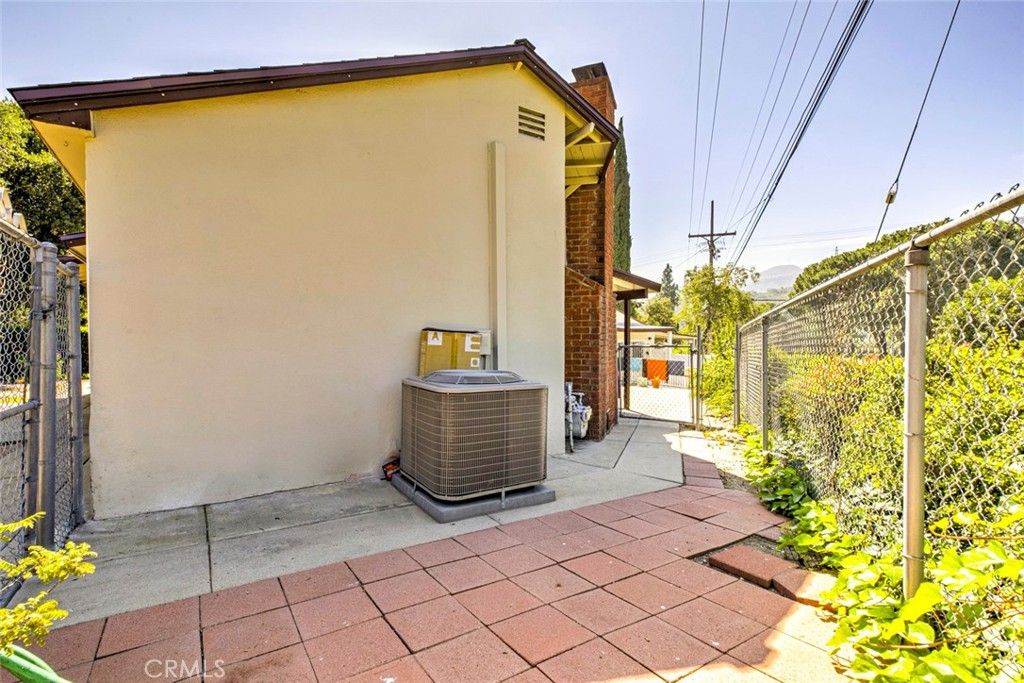 Image 58 of property listing at 3352 Montrose, La Crescenta, CA 91214