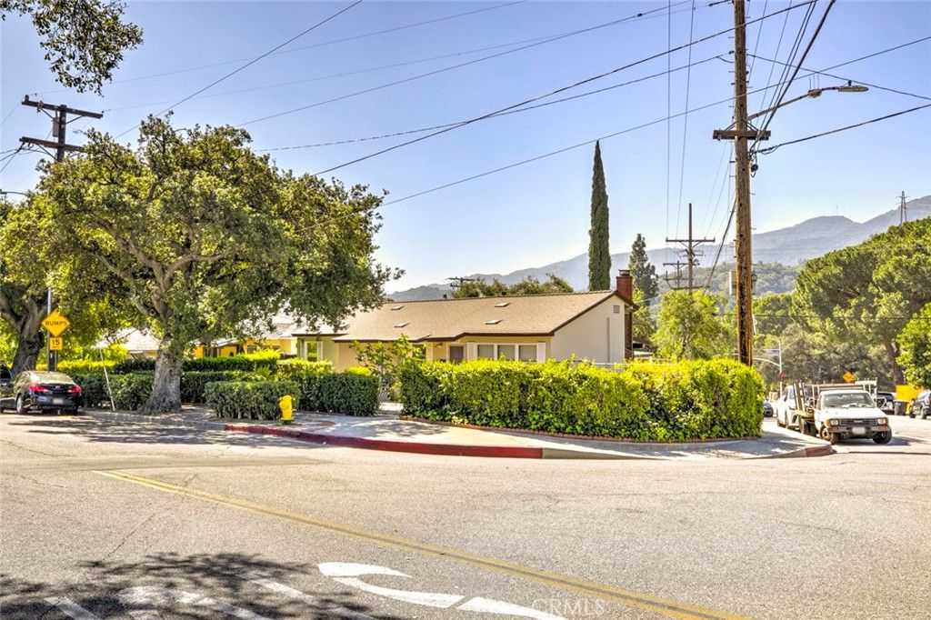 Image 7 of property listing at 3352 Montrose, La Crescenta, CA 91214