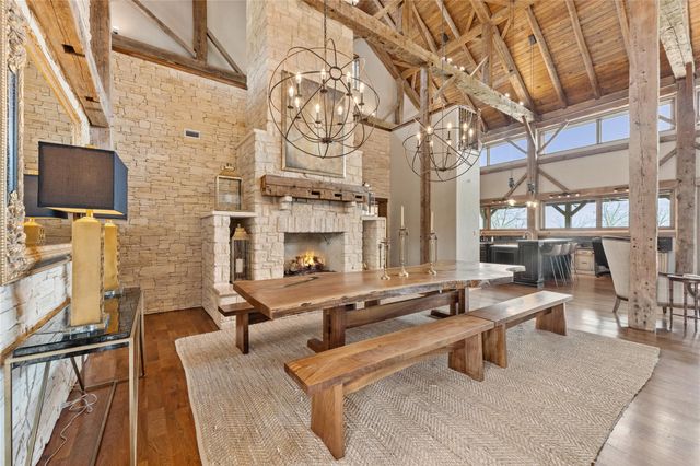 1000 River Trace Drive, Columbus, TX 78934