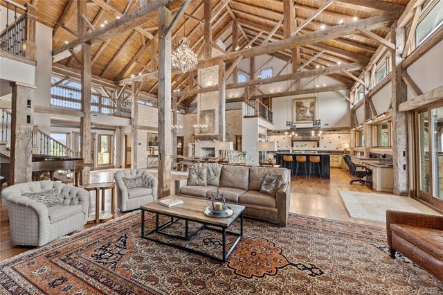 1000 River Trace Drive, Columbus, TX 78934