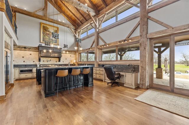 1000 River Trace Drive, Columbus, TX 78934