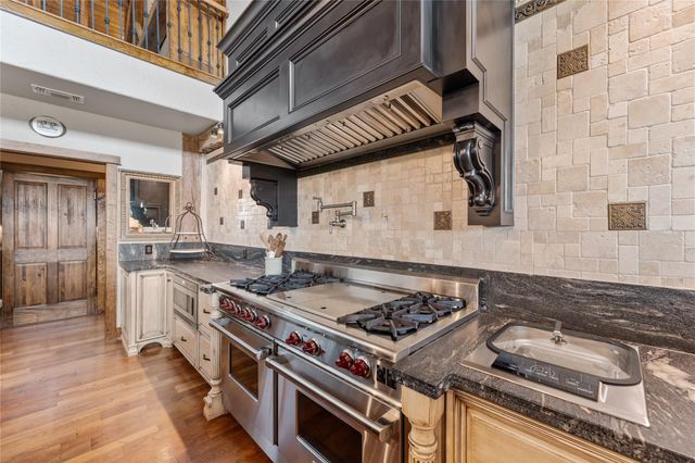 1000 River Trace Drive, Columbus, TX 78934