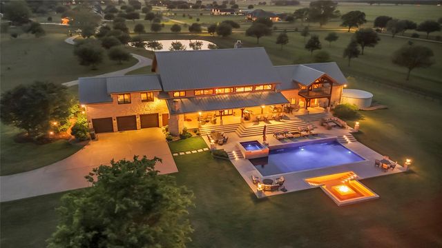 1000 River Trace Drive, Columbus, TX 78934