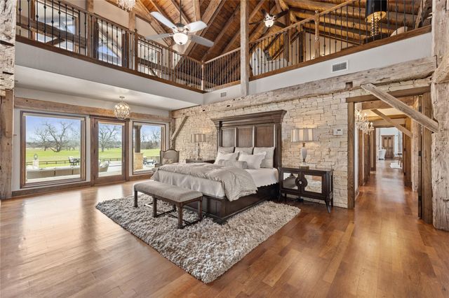 1000 River Trace Drive, Columbus, TX 78934