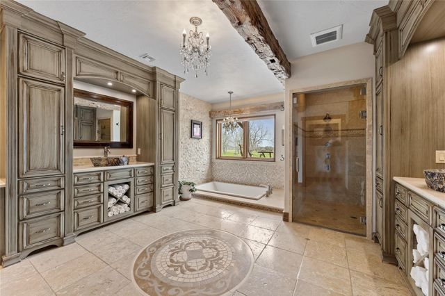 1000 River Trace Drive, Columbus, TX 78934