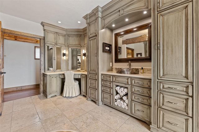 1000 River Trace Drive, Columbus, TX 78934